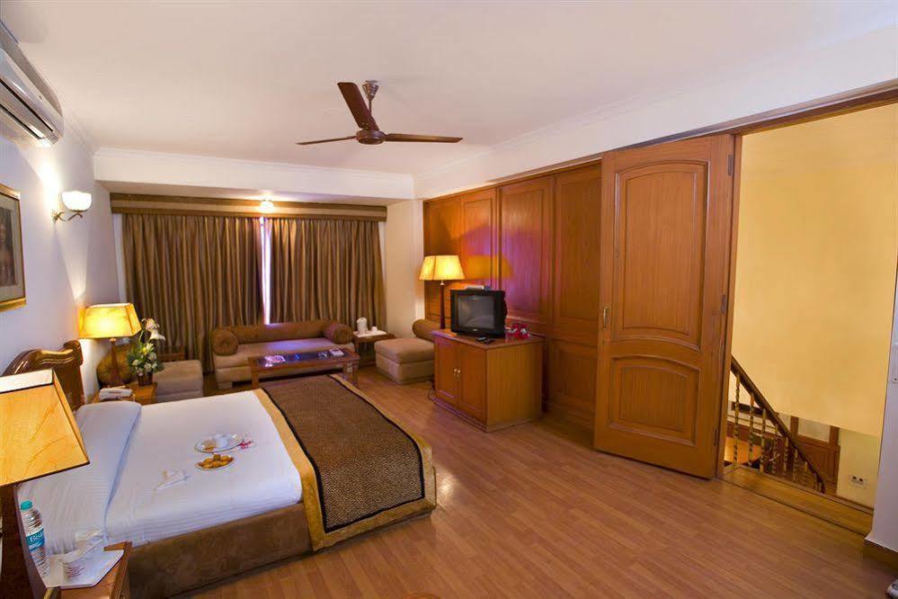 The Bmk Hotel Greater Kailash Delhi Kültér fotó